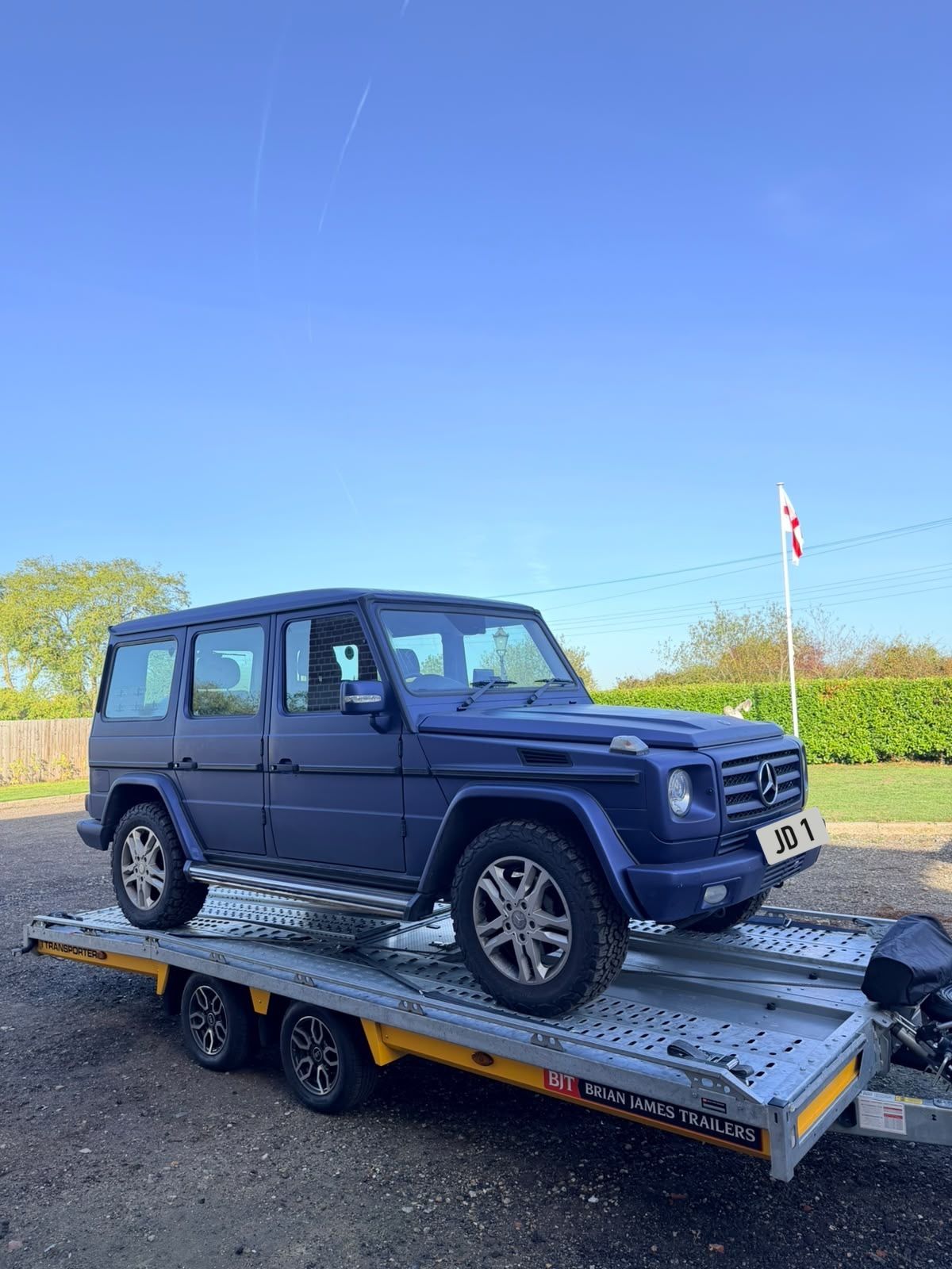 Mercedes G-Wagon on the trailer, side view