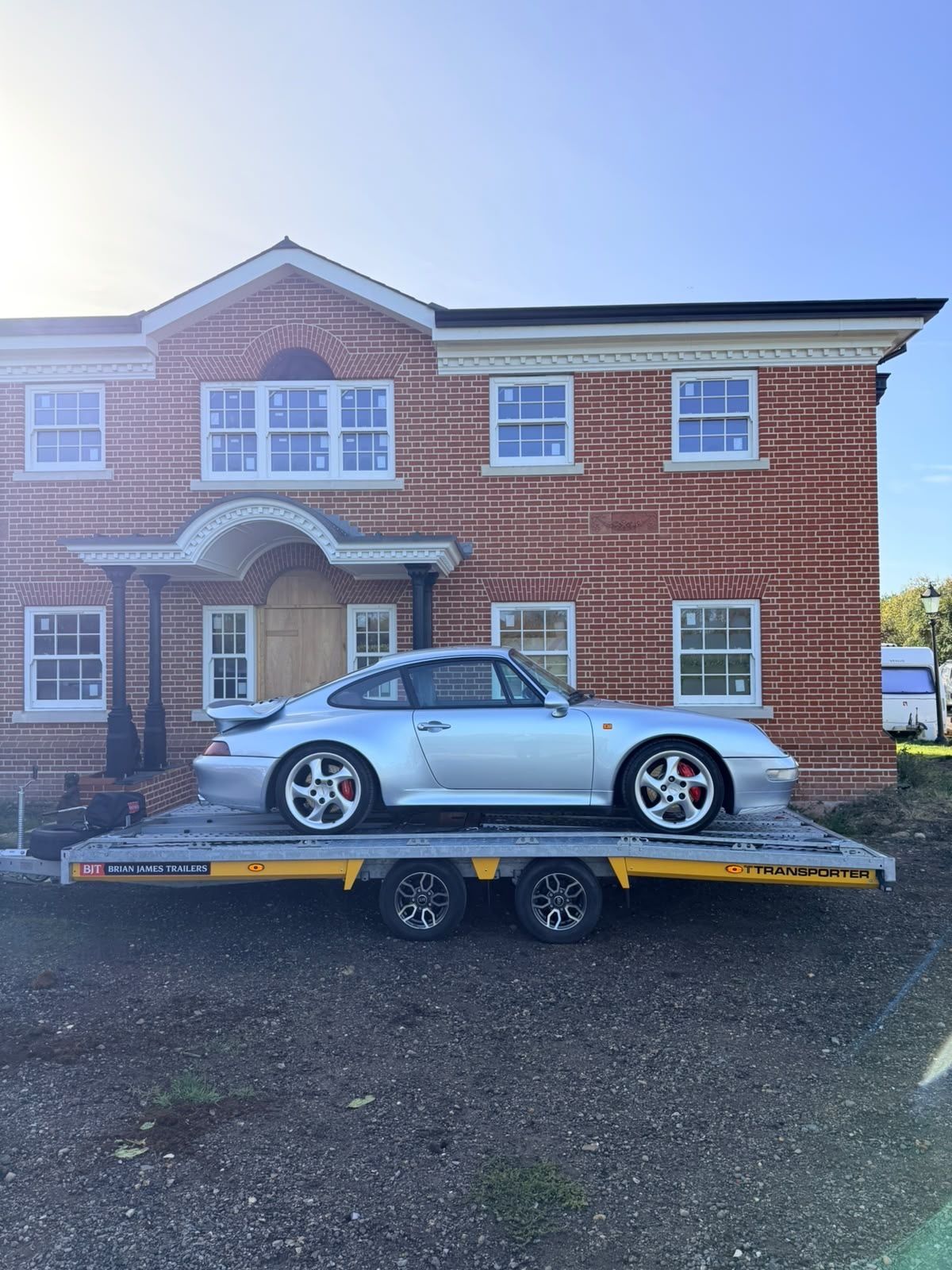 Porsche 911 (993) on the trailer outside the house