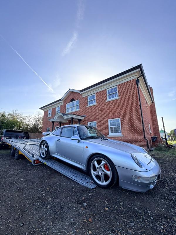 Porsche 911 (993) being loaded onto the trailer