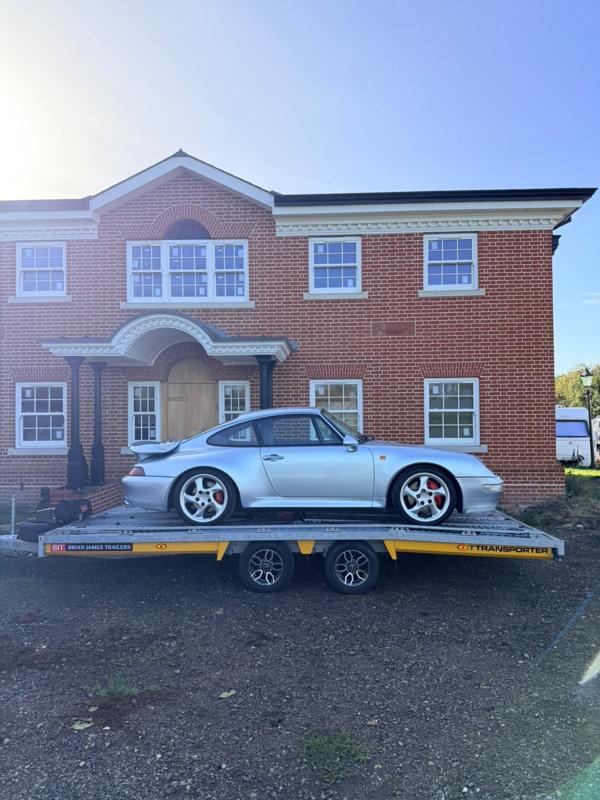 Porsche 911 (993) on the trailer outside the house