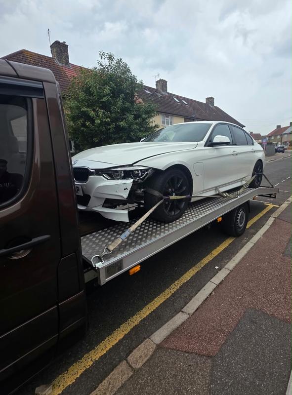 Accident-damaged BMW 3 Series on the recovery truck