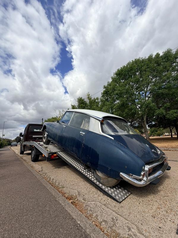 Classic Citroën DS non-runner loaded up the ramp